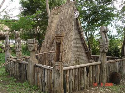 Jarai-tomb-abandoned-ceremony