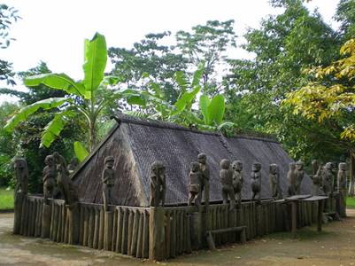 Nh mồ trong lễ Pơ Thi 