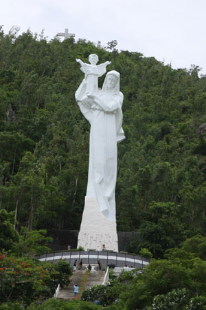 Tượng Đức Maria - Mẹ Thiên Chúa – Ảnh: Hoàn Vũ (VnExpress.net – 4.5.2009)