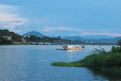 Sông Hương thanh bình – Ảnh: nguồn news.woa.vn