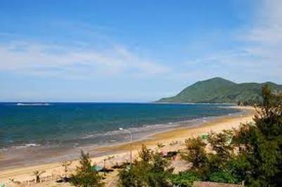 Bãi biển Thiên Cầm – Ảnh: nguồn dulichthienthai.com