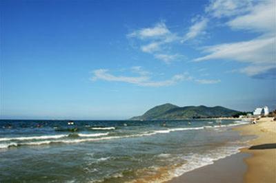 Biển Thiên Cầm – Ảnh: nguồn hathaitours.com
