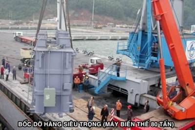 Bốc dỡ hàng siêu trọng – Ảnh: nguồn chanmayport.com.vn