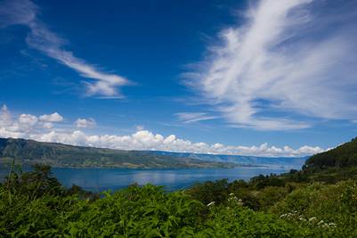 Hồ Toba trên đảo Sumatra 