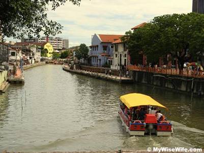 Du thuyền trên sông Melaka 