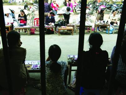Chợ đá qúy Lục Yên 