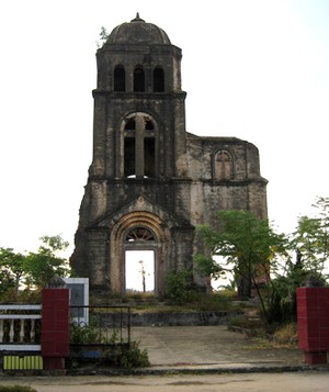 Tháp chuông nhà thờ Tam Tòa