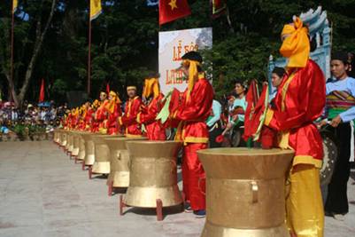 Màn trống hội mở đầu lễ hội 