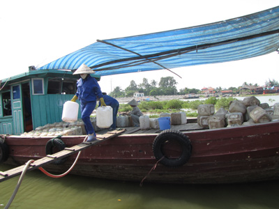 Thu gom vận chuyển nước mắm 