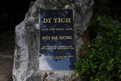 Di tích núi Đá Dựng 