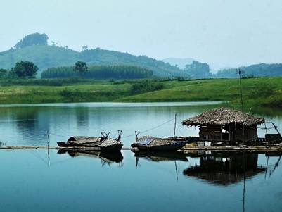 Bình yên hồ Thác Bà 