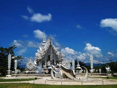 Toàn cảnh Wat Rong Khun 