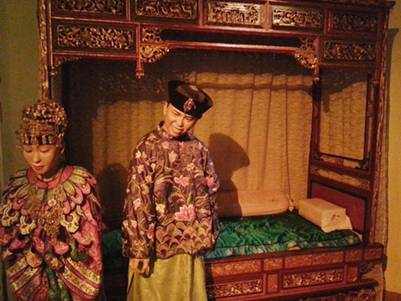 Cô dâu chú rễ trong đám cưới xưa 
