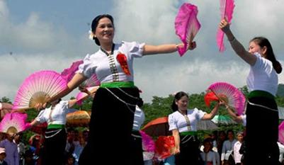 Nồng say xòe Thái ngày Xuân 