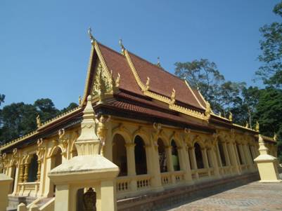Chánh điện chùa Âng 