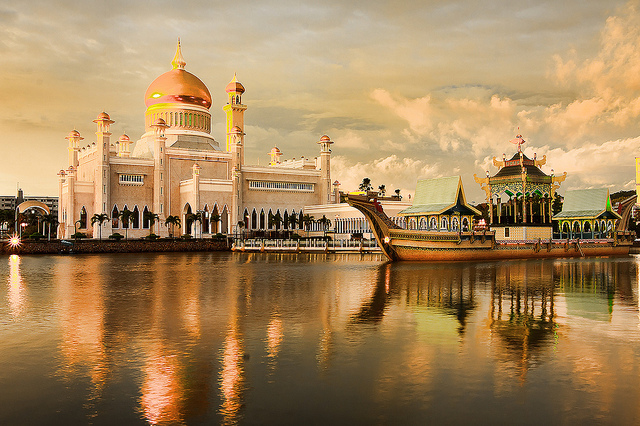 Sultan Omar Ali Saifuddin Mosque 