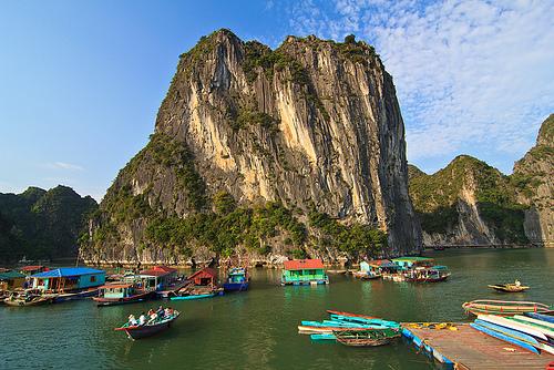 Làng chài Cửa Vạn 