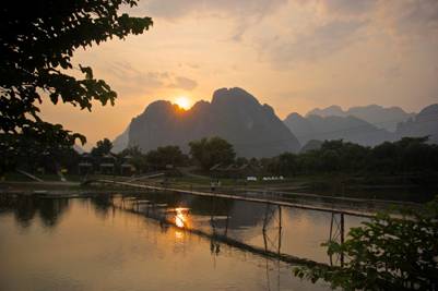 Vang Vieng đẹp như tranh 