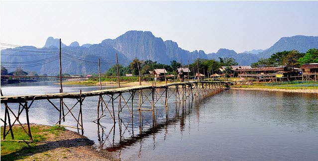 Cầu Vang Vieng 