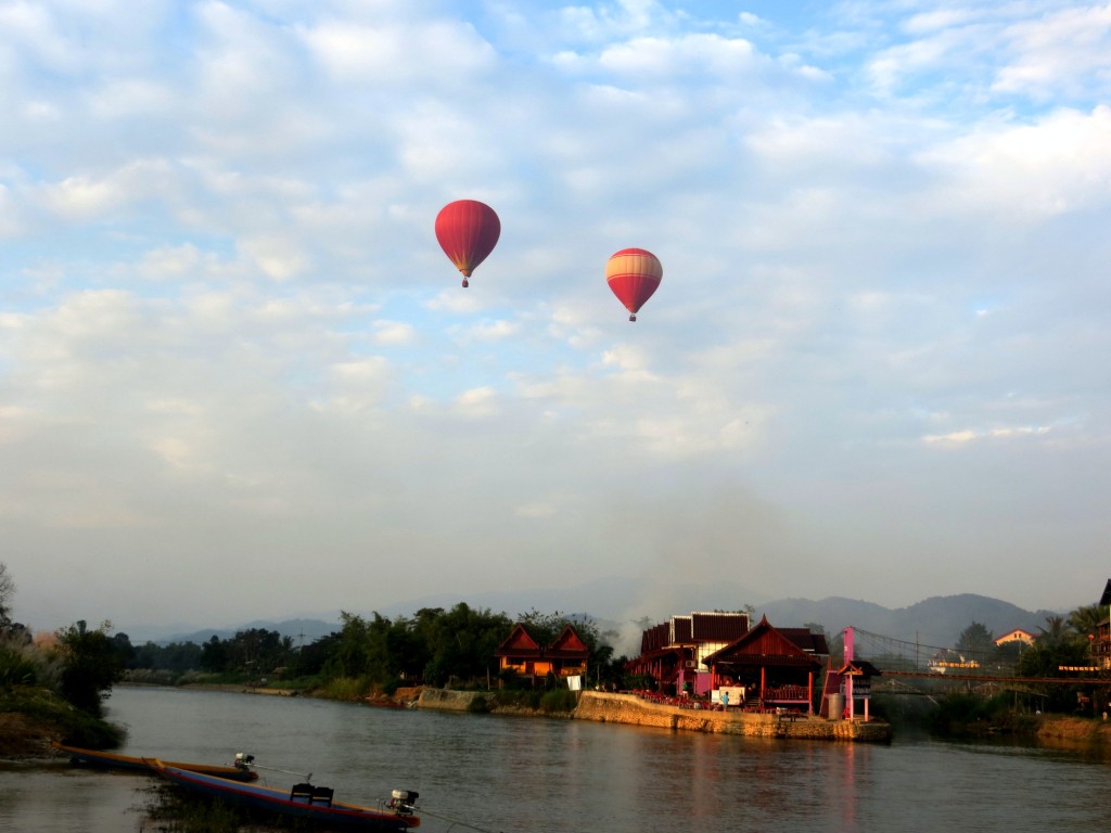 Khinh khí cầu trên dòng Nam Song 