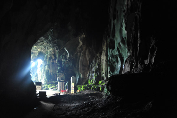 Hang Tối trong hang động Batu 