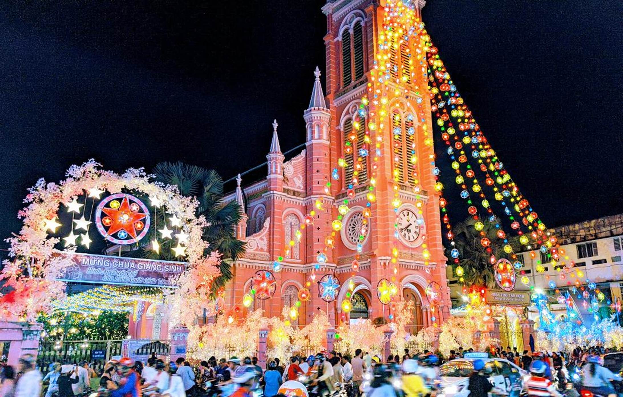 Không khí Giáng sinh tại Nhà thờ Tân Định 