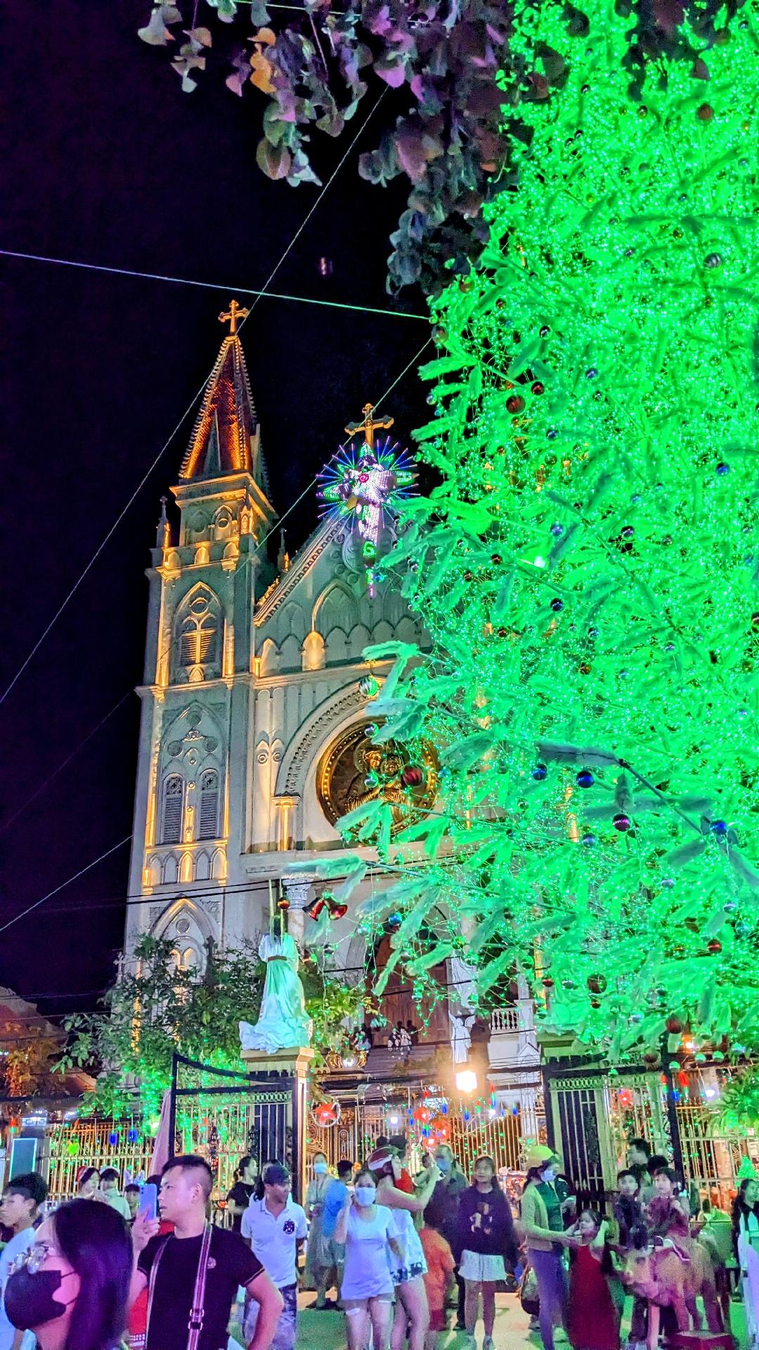 Trang trí Giáng sinh tại Nhà thờ Bình Thuận (Quận 8) 