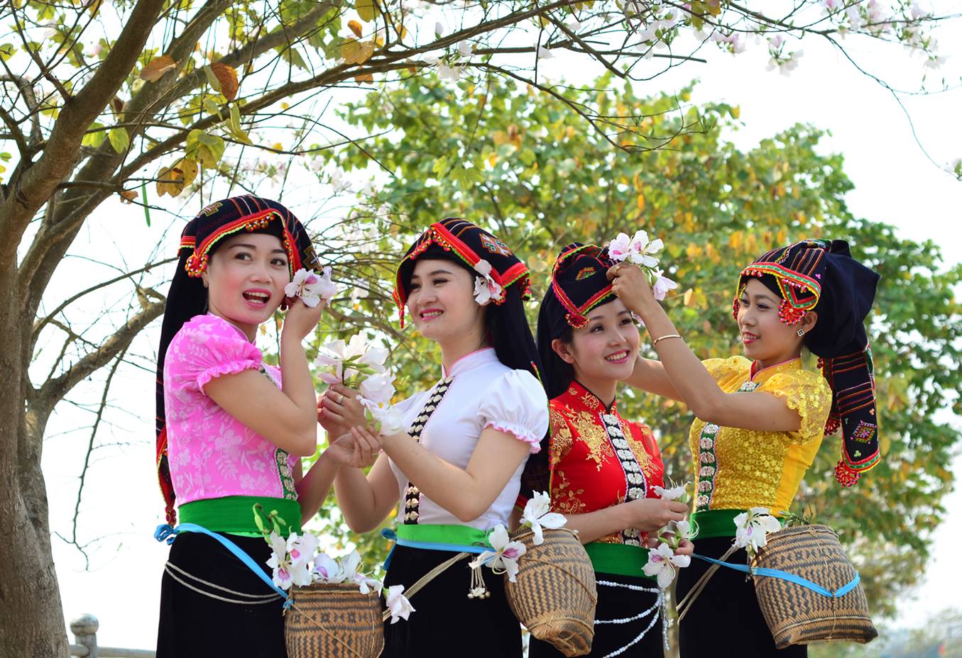 Hội hái hoa Ban