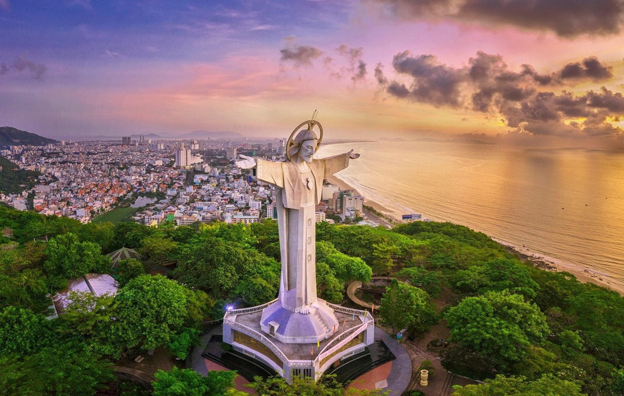 Tượng đài Chúa Kitô Vua núi Tao Phùng 